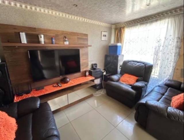 7 BEDROOM HOUSE FOR SALE IN PAYNEVILLE